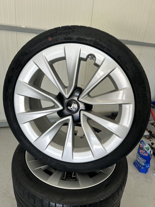 jante tesla model 3 long range 235 40 19 96w top ca noj impecabile