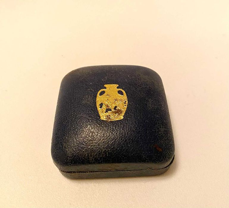 Винтажная коробочка футляр
Для броши или сережек
Wedgwood