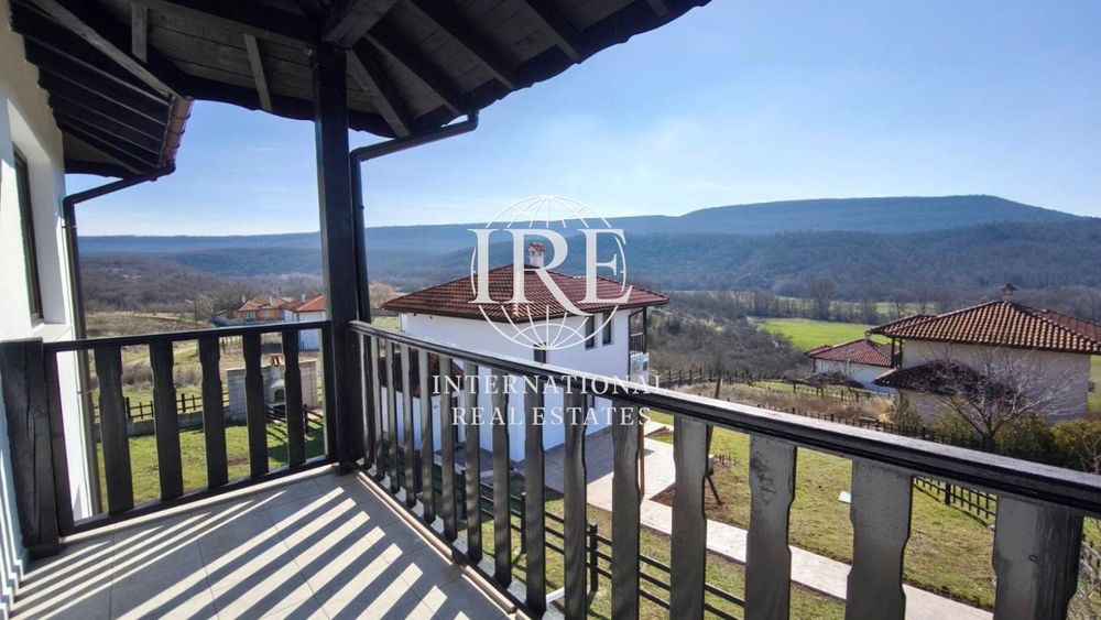 Двуетажна къща с панорамна гледка до морето! Живописна природа! Еколо