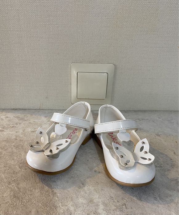 Продам туфельки на девочку 22 р.