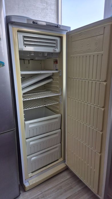 Продам морозильную камеру