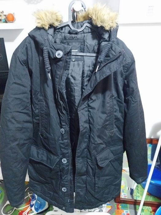 Geaca de iarna cu gluga de puf