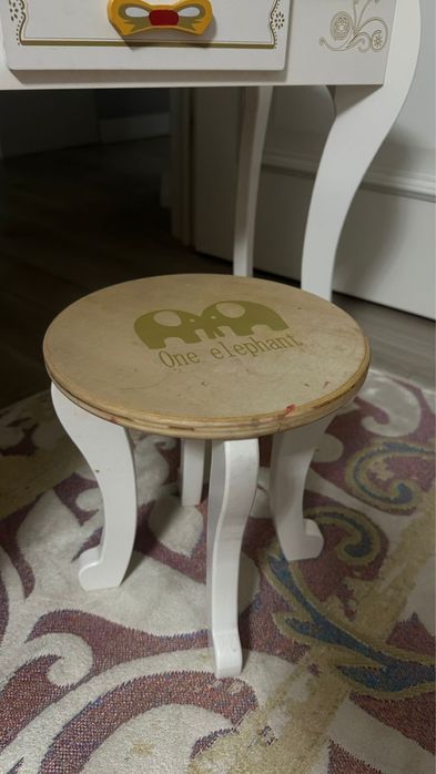 Туалетный столик детский , доя девочки !