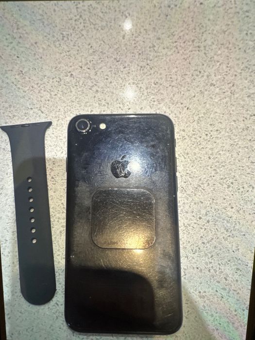 IPhone 7 с нова батерия и iwatch series 2