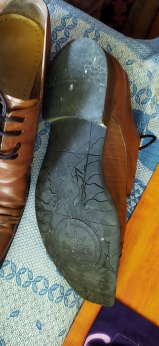 Vând pantofi piele naturala 44