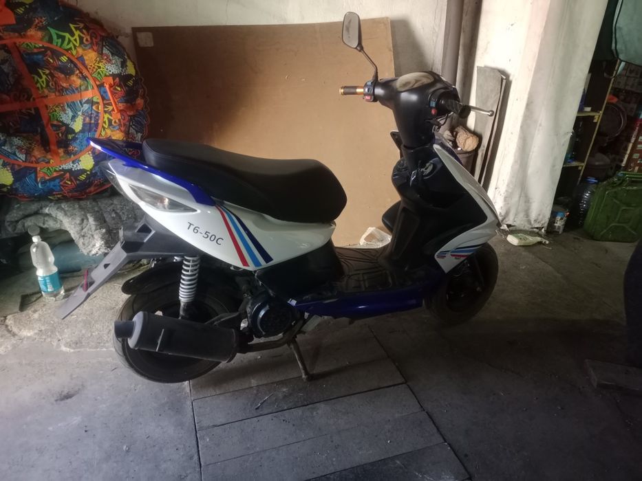 Продам скутер 50 кубов