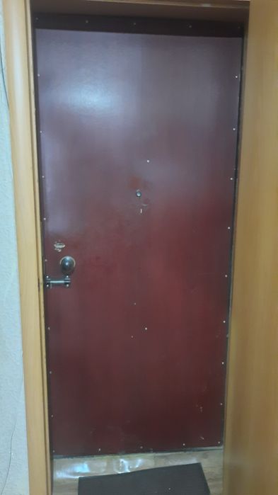 Дверь входная металлическая б/у