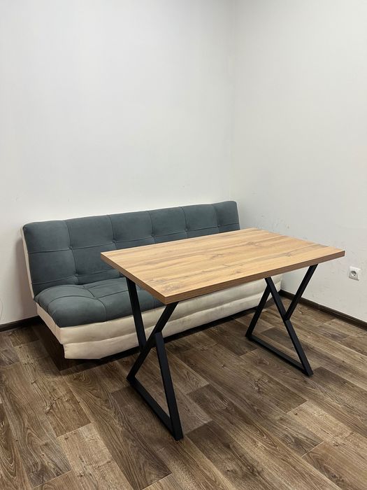 Столы, стулья офисные и диван