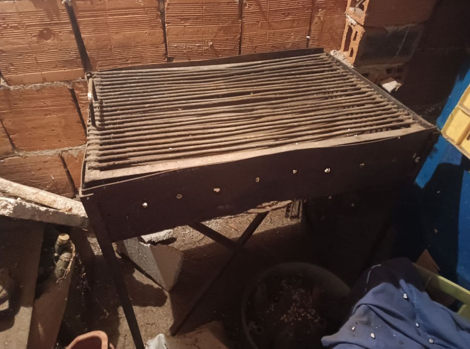 Продавам стара скара