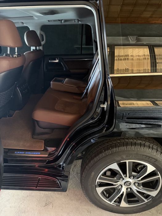 Toyota land cruiser 200