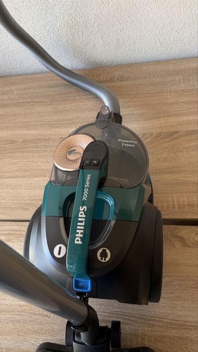 Aspirator fără sac Philips 7000 Series PowerPro Expert 900W – foarte puternic, în cutie