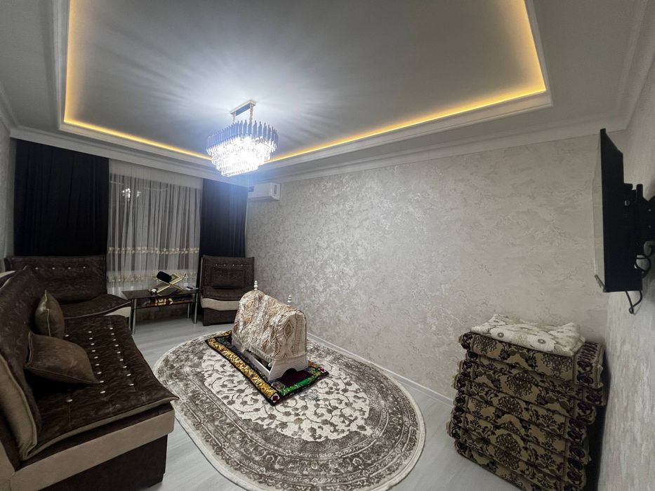 Срочна пролаётса 2 этаж 2/3 переделана  комнатная квартира в Алгаритме