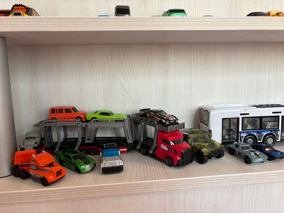 Метални колички предимно hot wheels и други