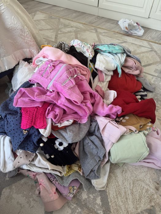 Много детской одежды