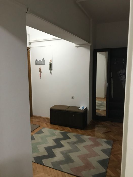 De închiriat o cameră, apartament cu 3 camere