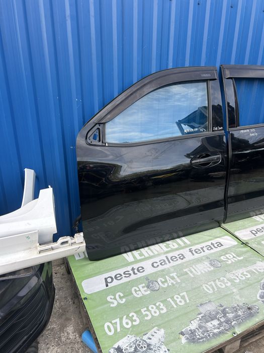 Ușă stânga față Nissan Navara D23 2017