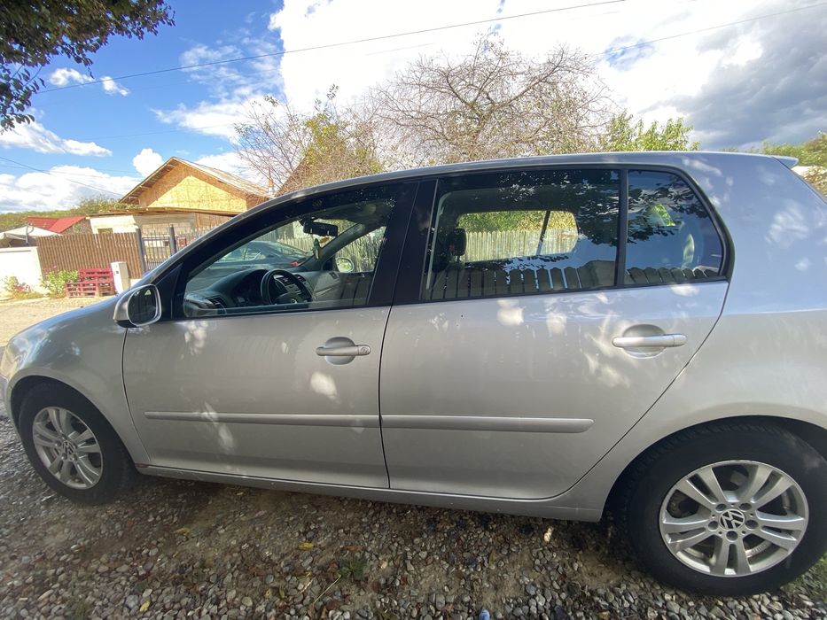 Vând Golf 5 pentru piese