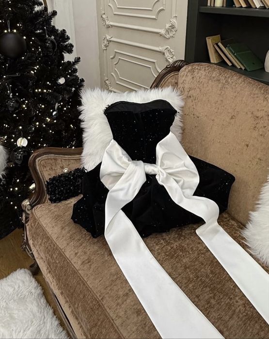 Черное вельветовое платье