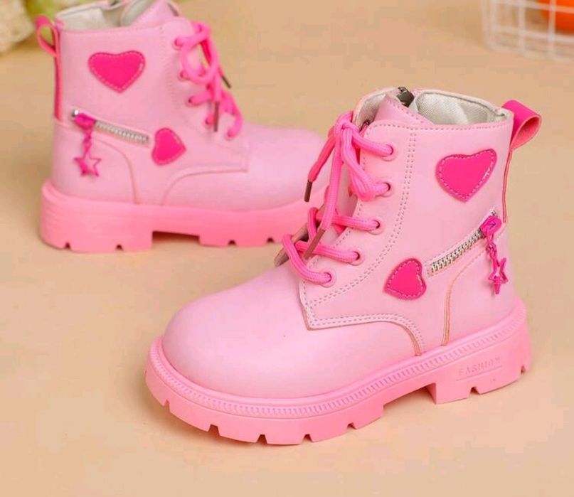 Ghete noi roz 50 lei imitatie piele