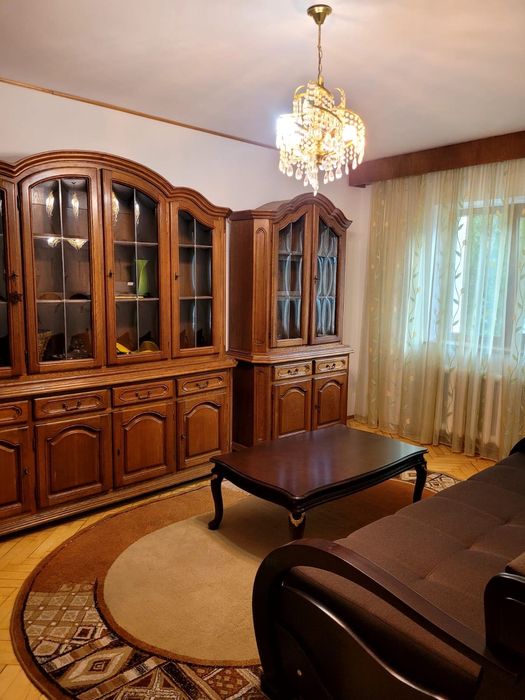 Închiriez apartament 3 camere