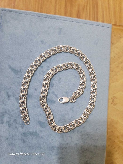 Цепь  из серебро.
