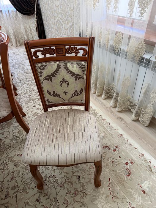 Продается стол со стульями