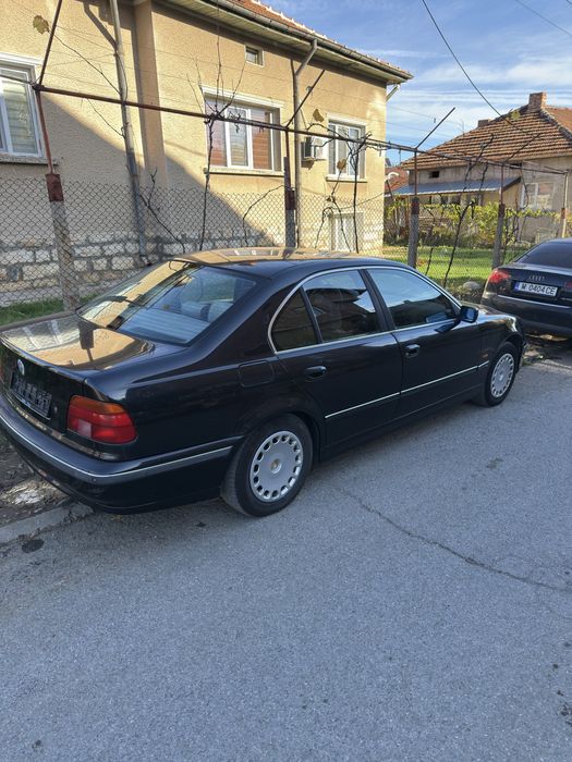 BMW 523i седан 1996 година