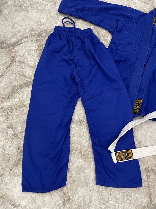 Продам кимоно на 5-7 лет