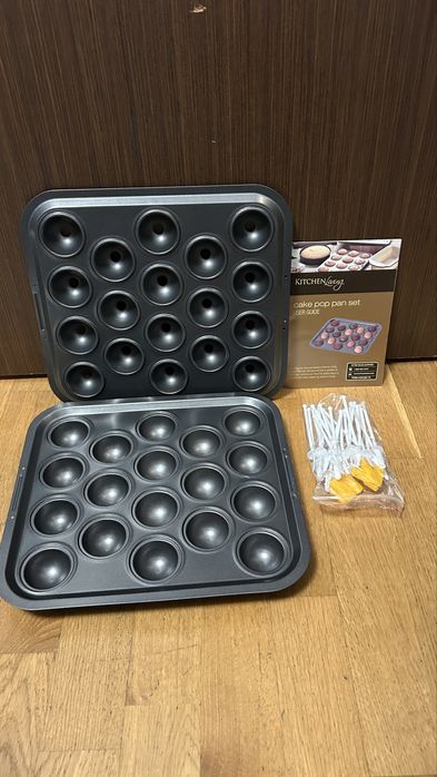 Tava de copt prajituri bilute cu betigas plastic NOU > adusa din SUA.