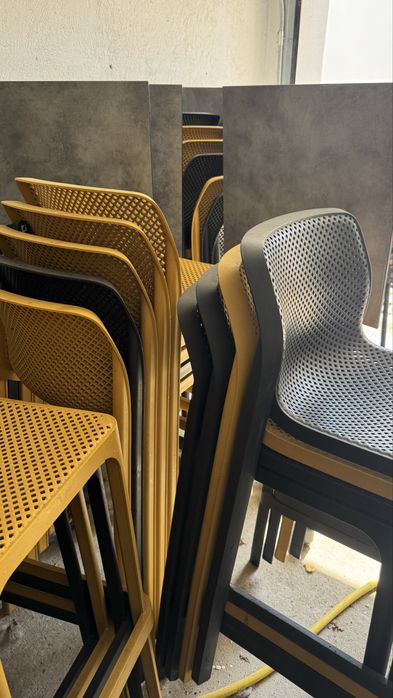 Vând scaune şi mese pentru terasã