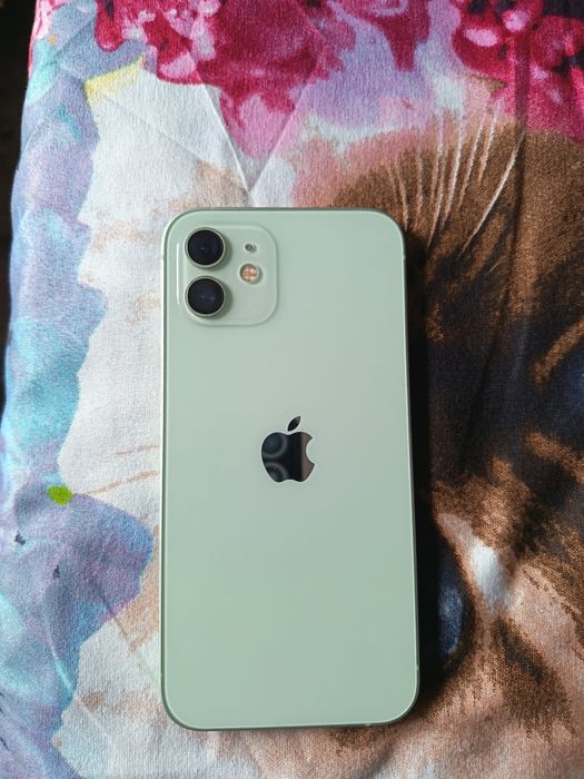 Vand iphone 12 in stare foarte buna