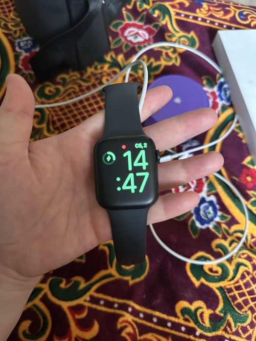 Apple watch SE 44 mm, 88 % емкость