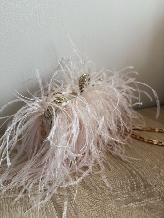 Малка чантичка от щраусово перо