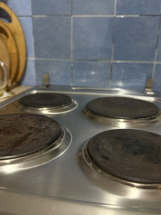 Продам электрическую плиту Hansa