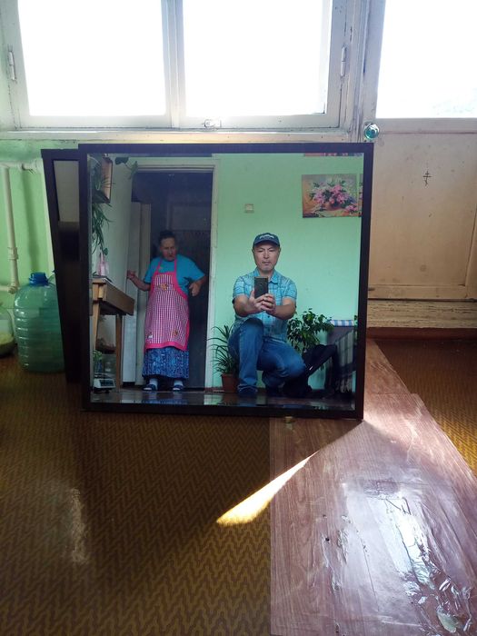 продается зеркало настенное