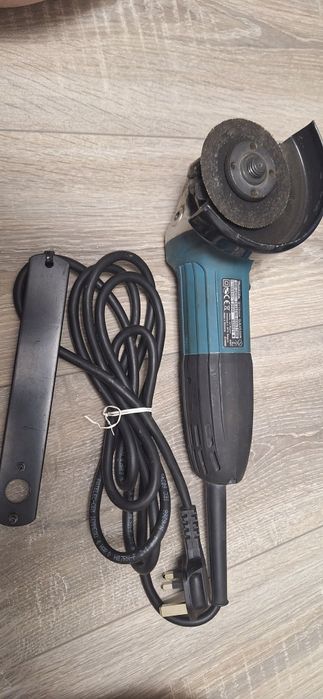 Polizor unghiular Makita