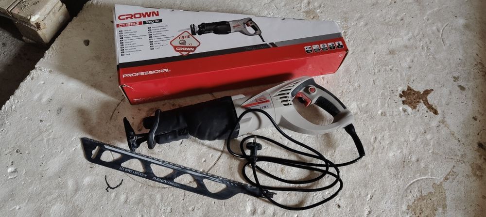 Продам электрическую пилу 35000