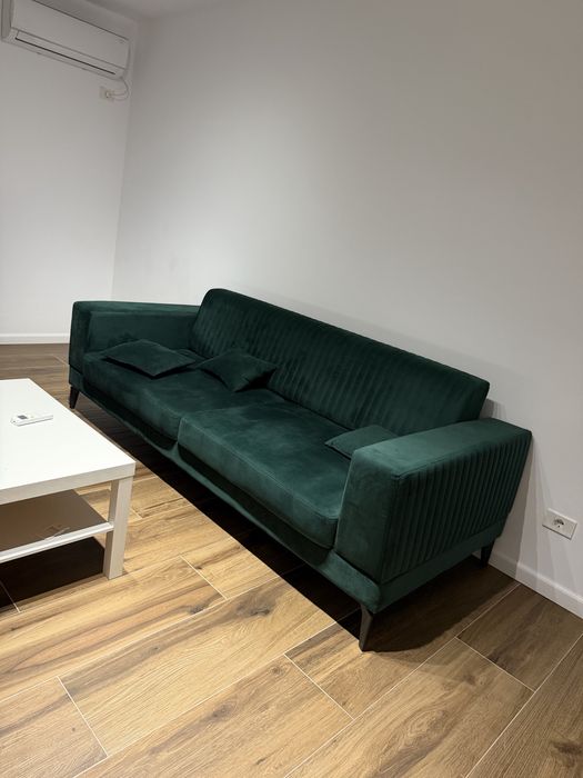 Canapea eleganta din catifea verde stare foarte buna