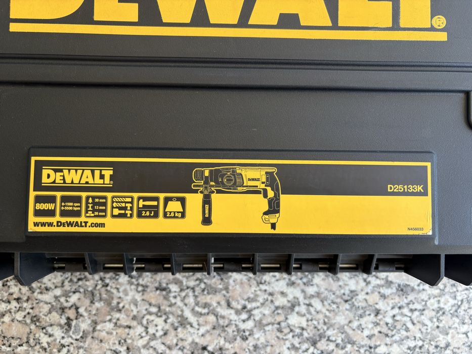 Ciocan rotopercutor cu 3 functii, DeWalt D25133K, 800 W