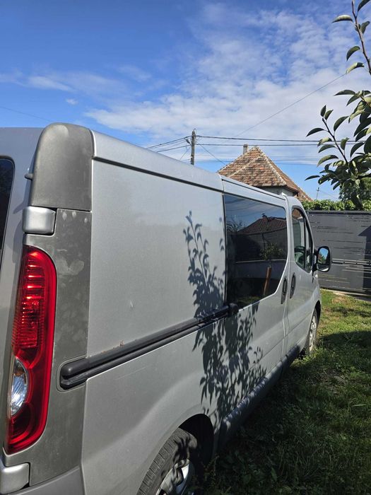 Vând Renault Trafic