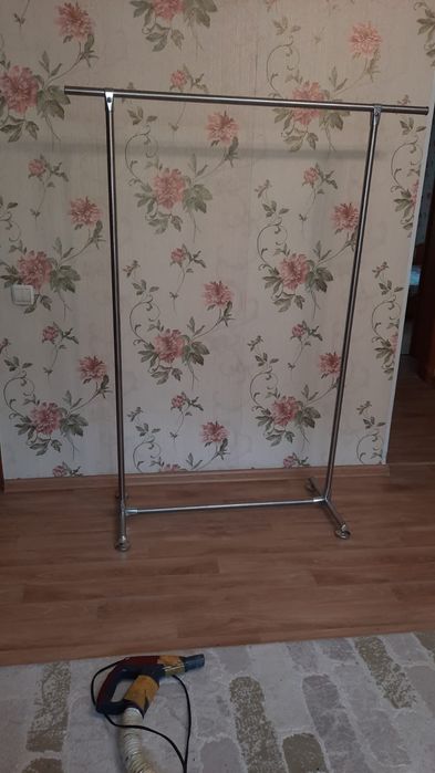 Вешалка напольная,для одежды