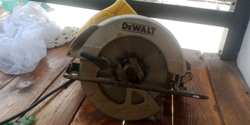 Пчёлка DeWalt dwe560