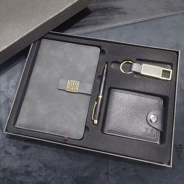 Подарочные наборы на любой случай жизни . Блокноты , ручки и многое др