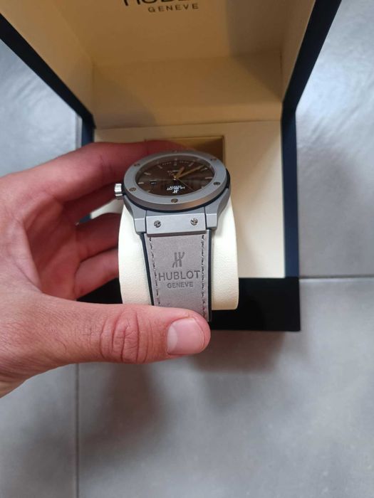 Мъжки часовник Hublot Classic Fusion Silver Автоматичен-кварцов