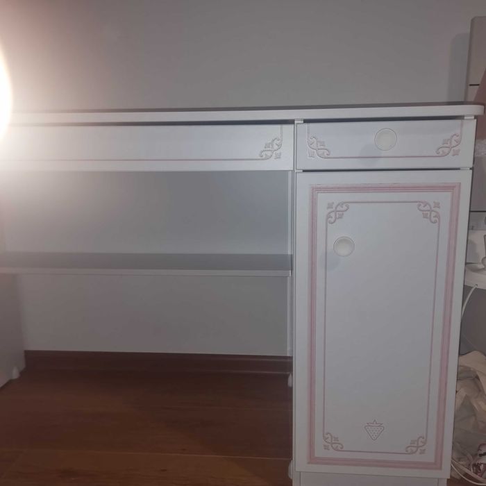 Birou pentru camera de fete