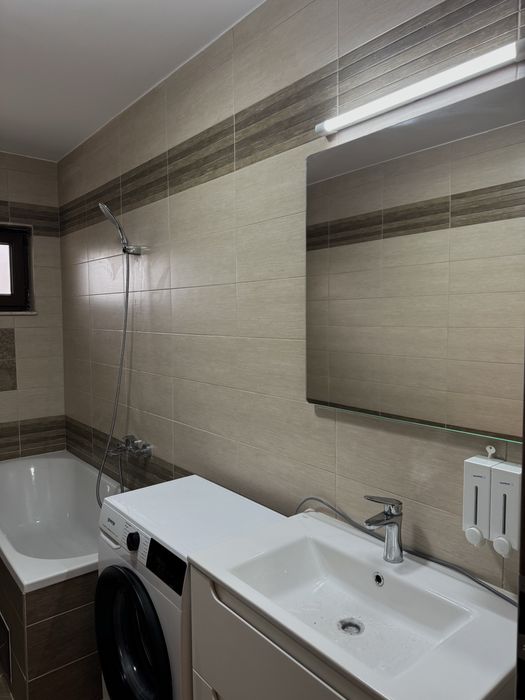 Închiriez apartament
