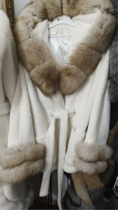 Haina alcantara cu blana naturala de vulpe