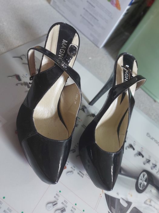 Pantofi negri cu toc