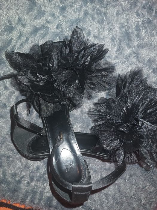 Sandale stil tocuri
