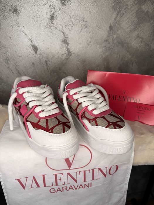 Adidasi Valentino